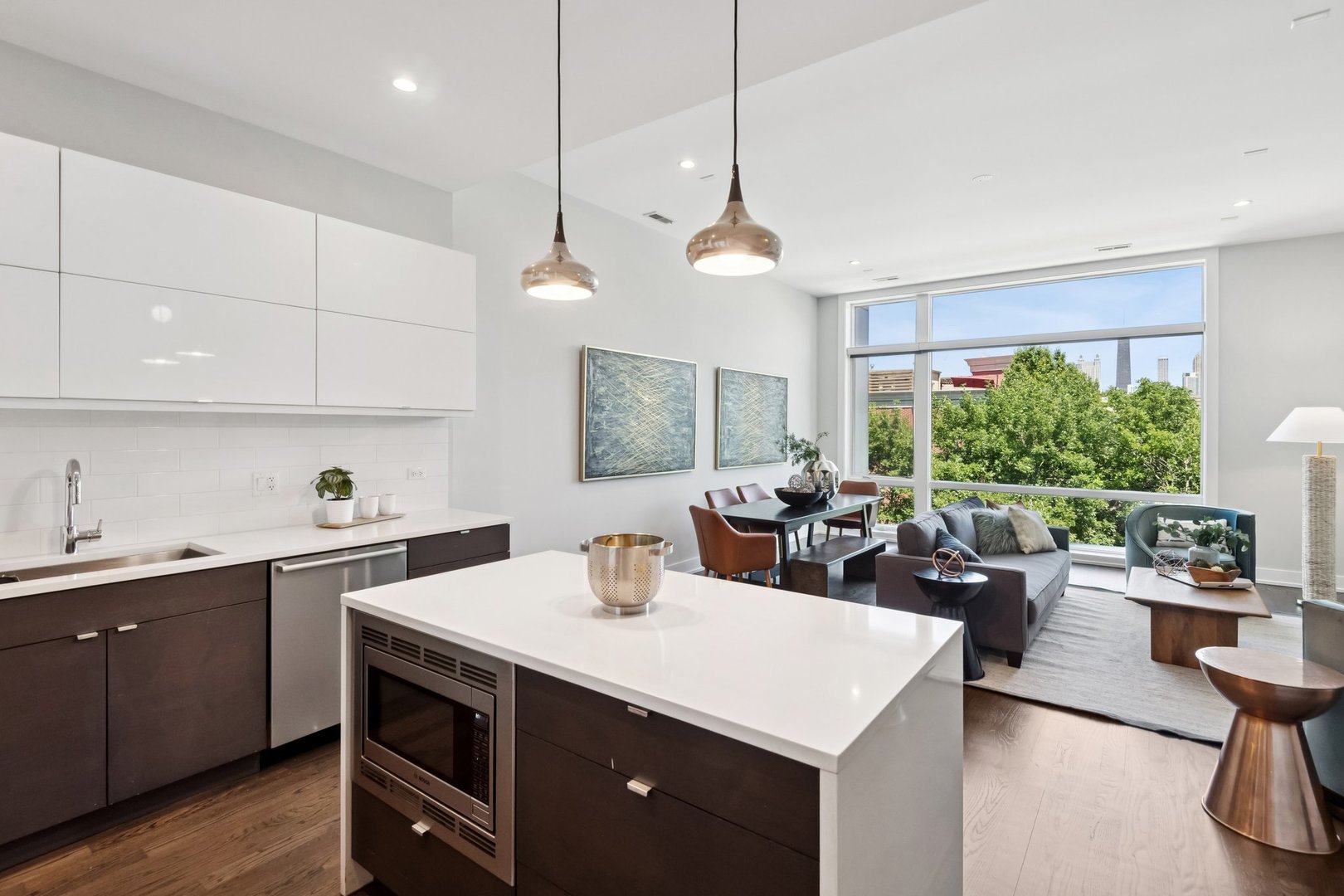 854 N May Street Unit: 3N