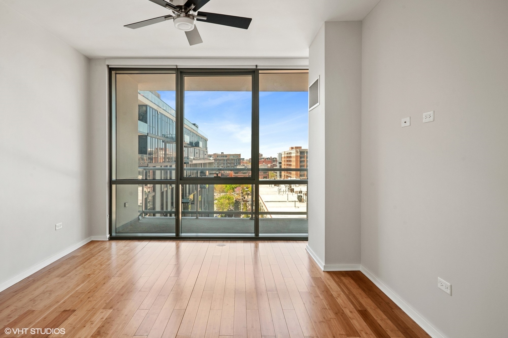 123 S Green Street Unit: 809B