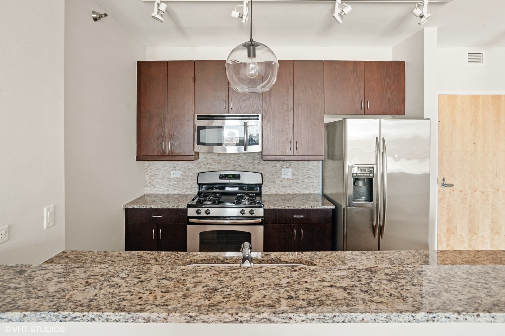 123 S Green Street Unit: 809B