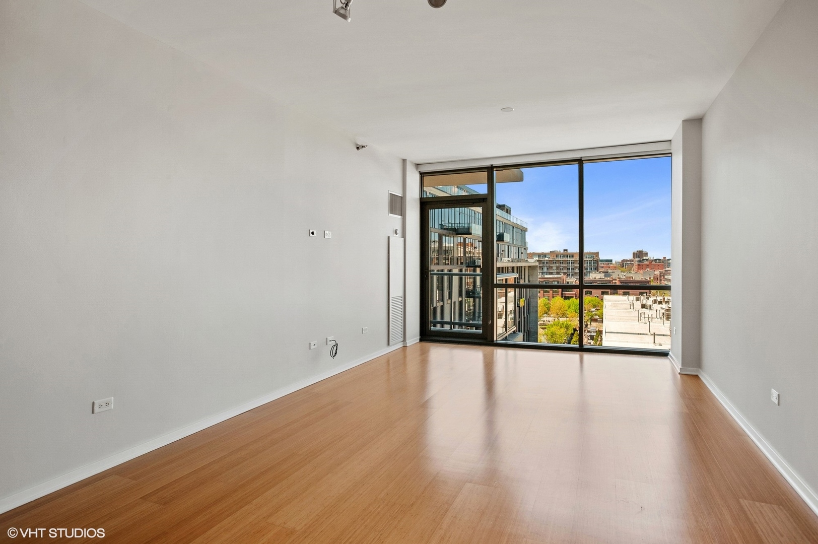123 S Green Street Unit: 809B