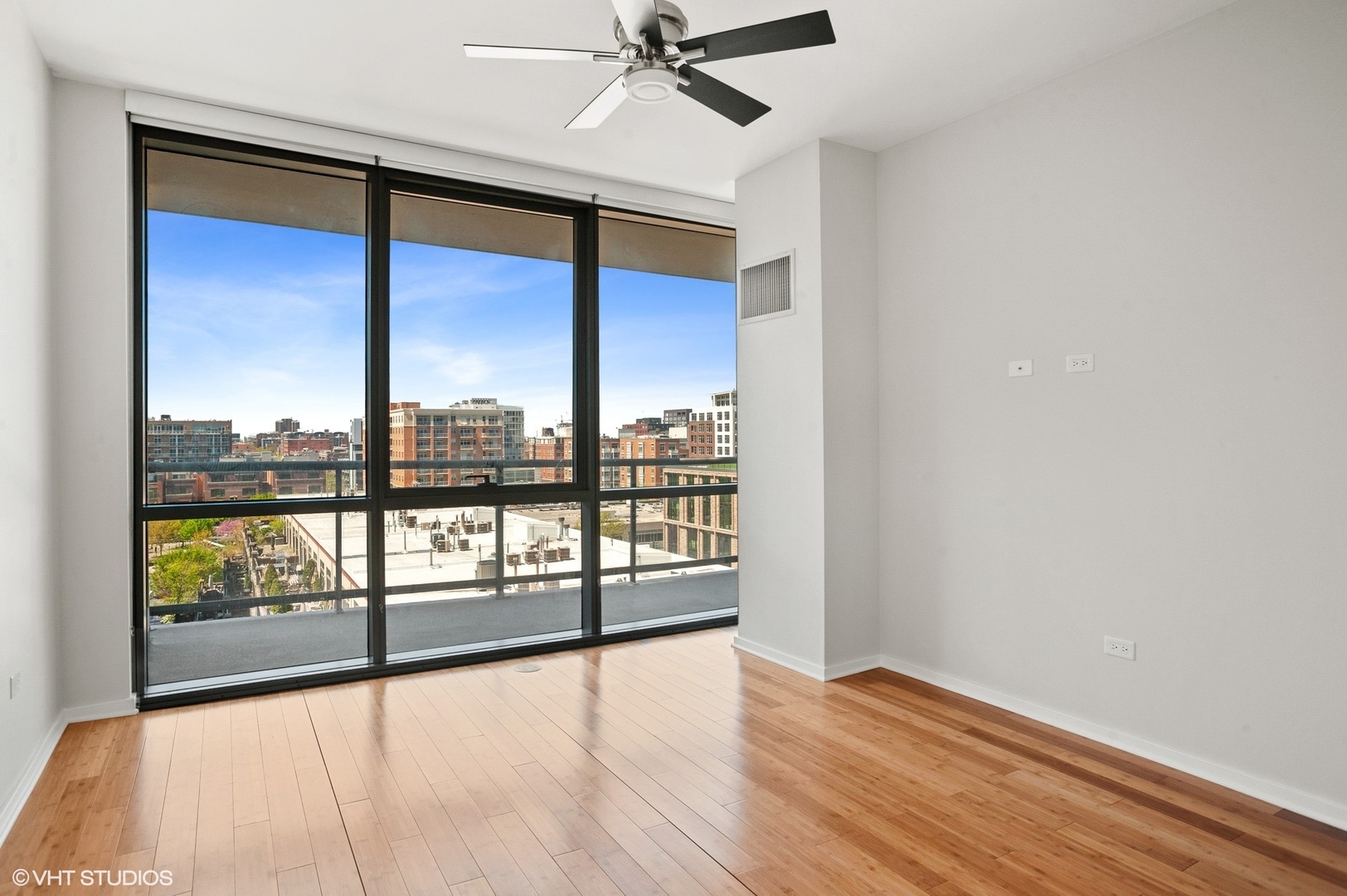 123 S Green Street Unit: 809B