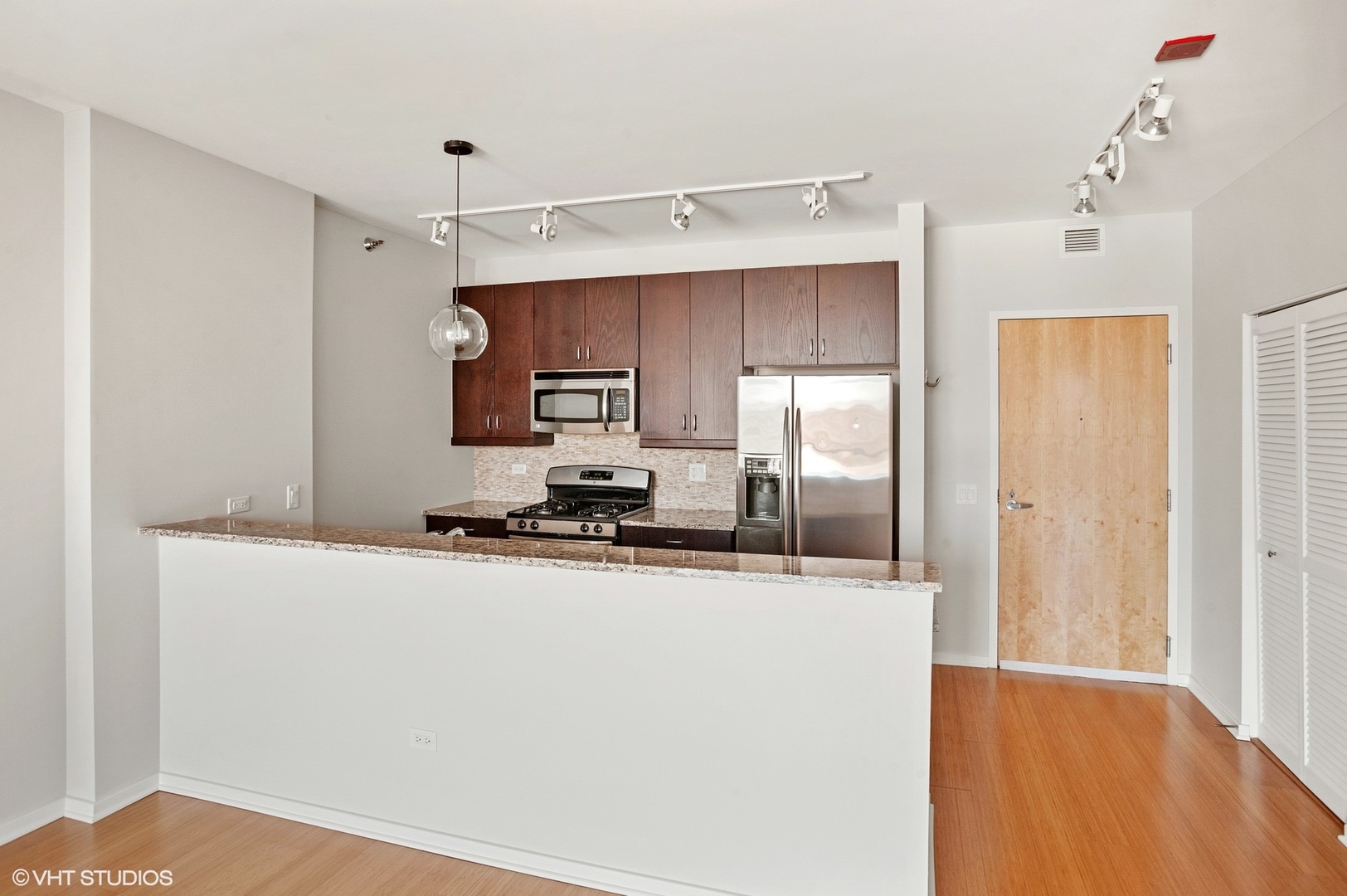 123 S Green Street Unit: 809B