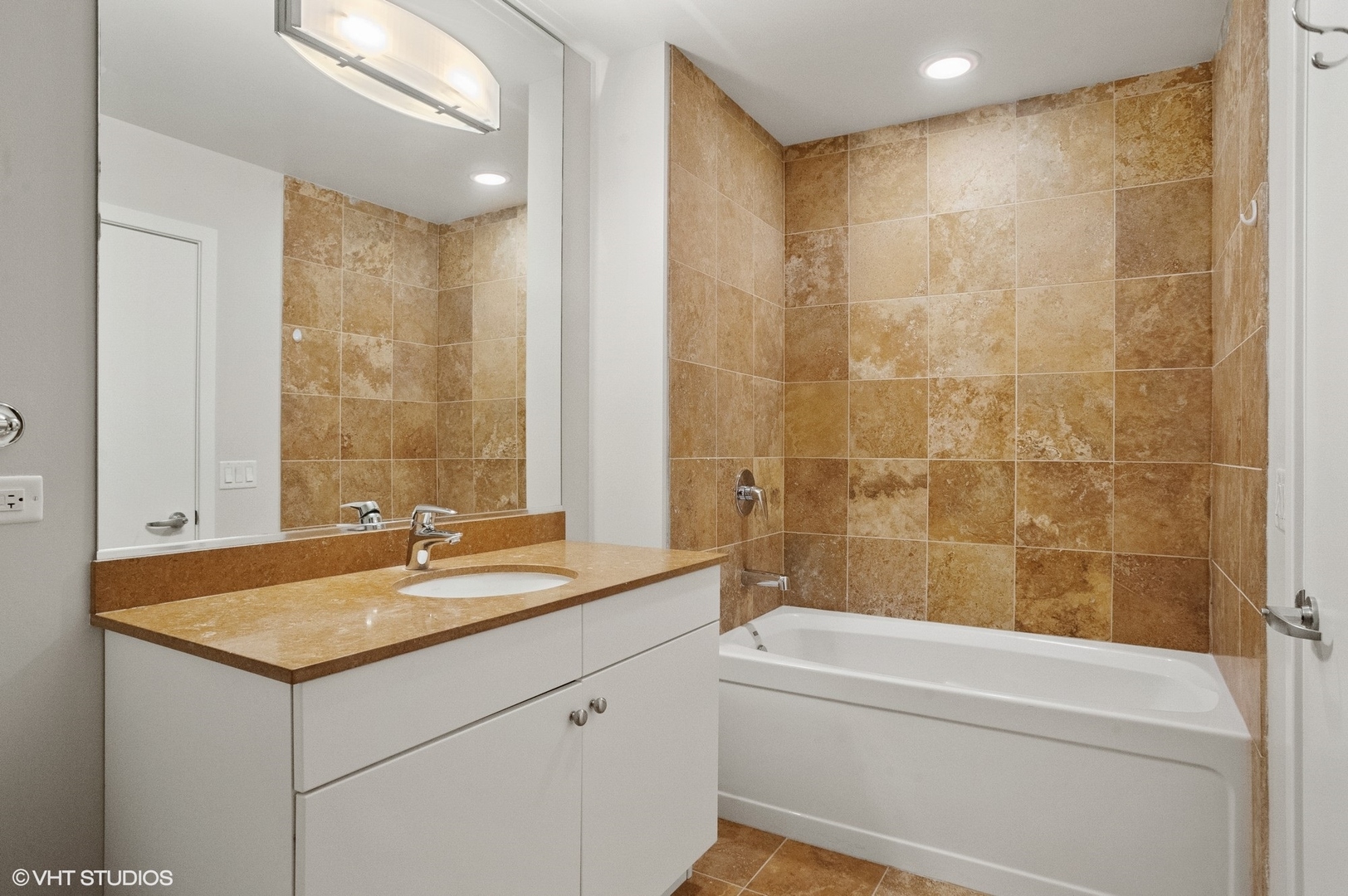 123 S Green Street Unit: 809B