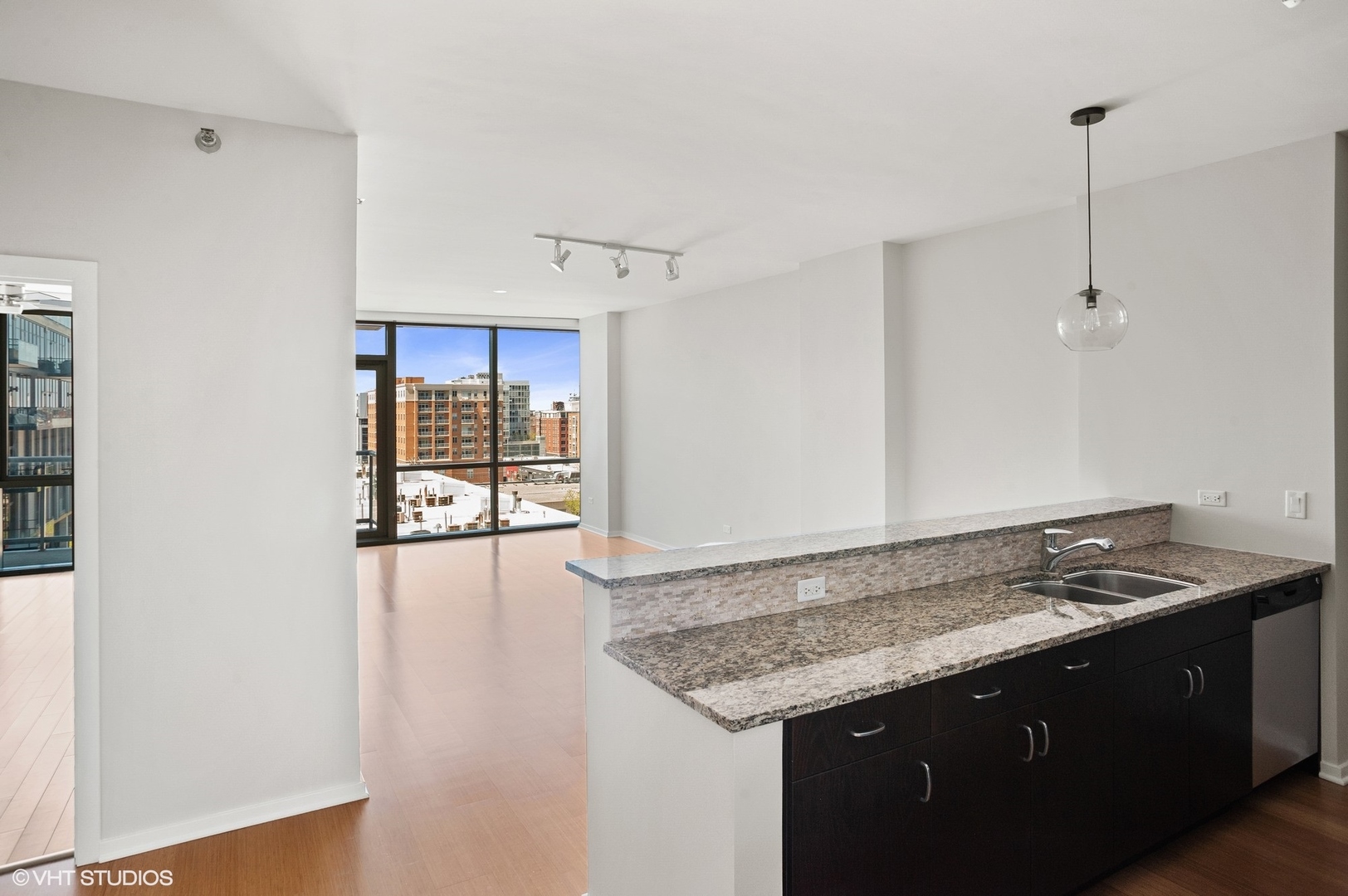 123 S Green Street Unit: 809B