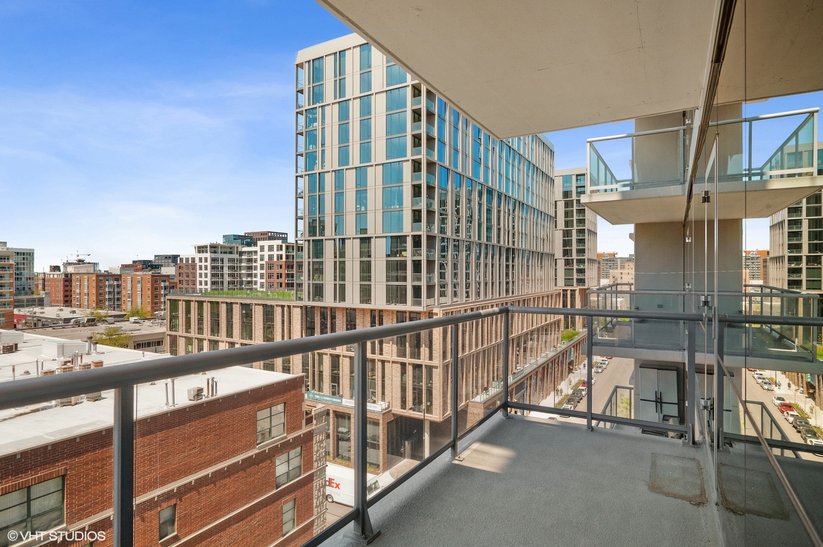 123 S Green Street Unit: 809B