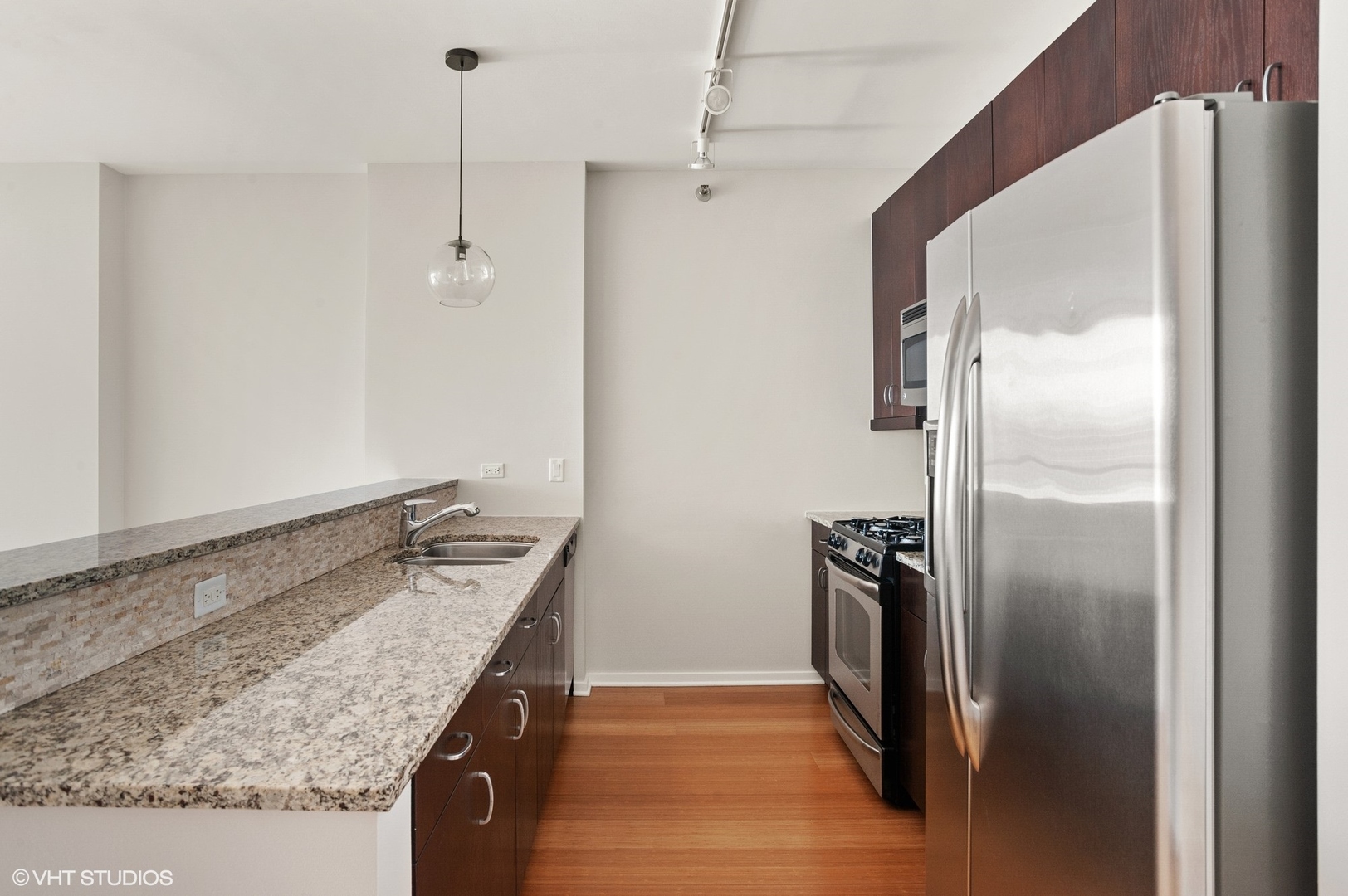 123 S Green Street Unit: 809B