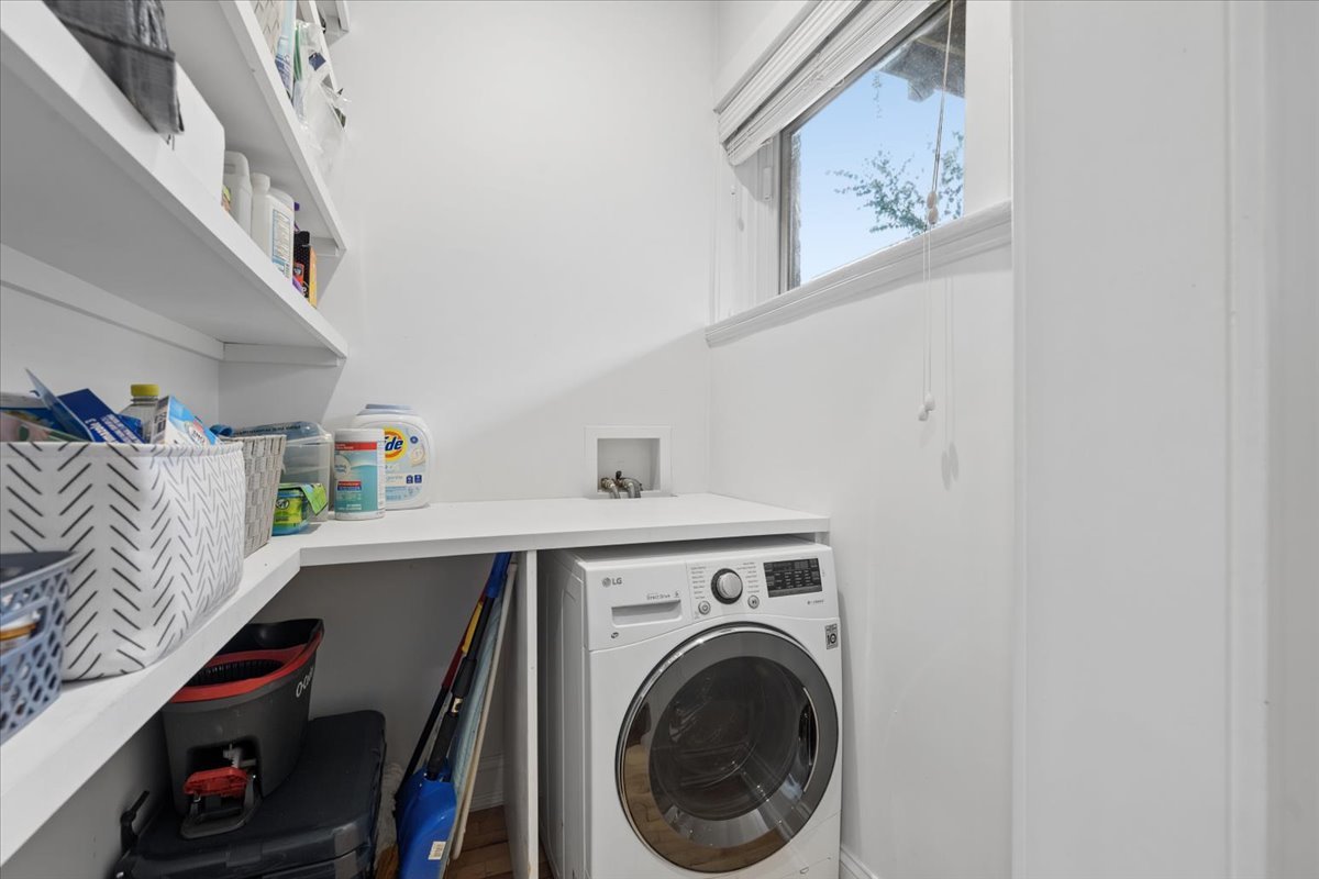 5522 S Everett Avenue Unit: 1