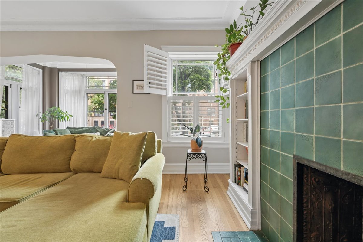 5522 S Everett Avenue Unit: 1
