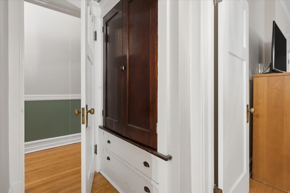 5522 S Everett Avenue Unit: 1