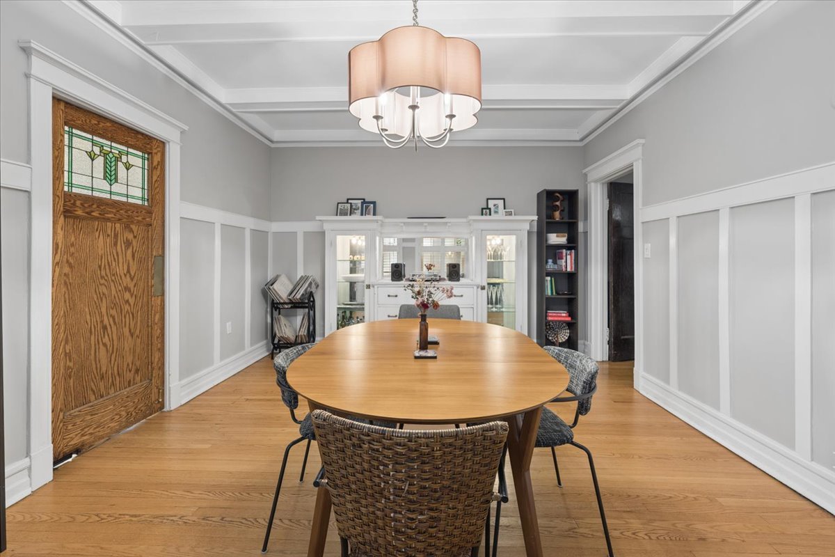 5522 S Everett Avenue Unit: 1