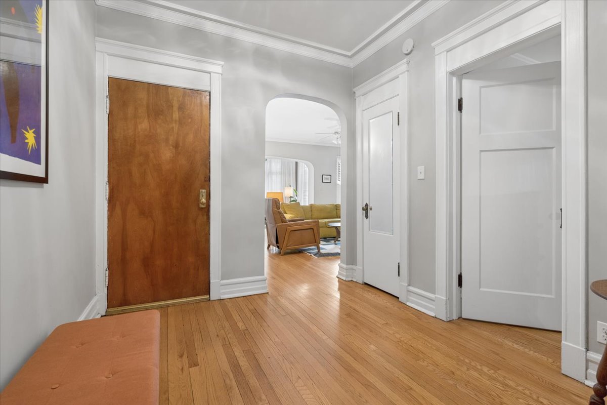 5522 S Everett Avenue Unit: 1