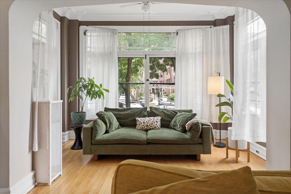 5522 S Everett Avenue Unit: 1