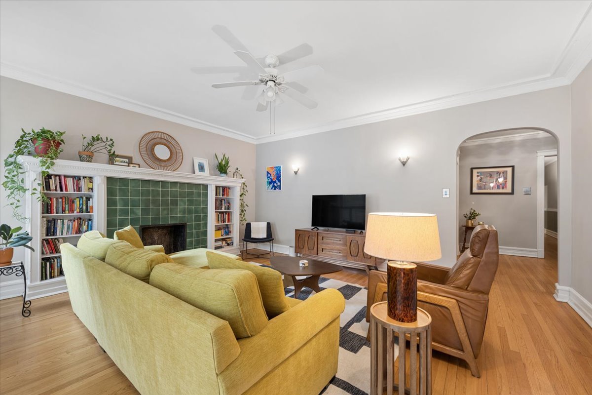 5522 S Everett Avenue Unit: 1