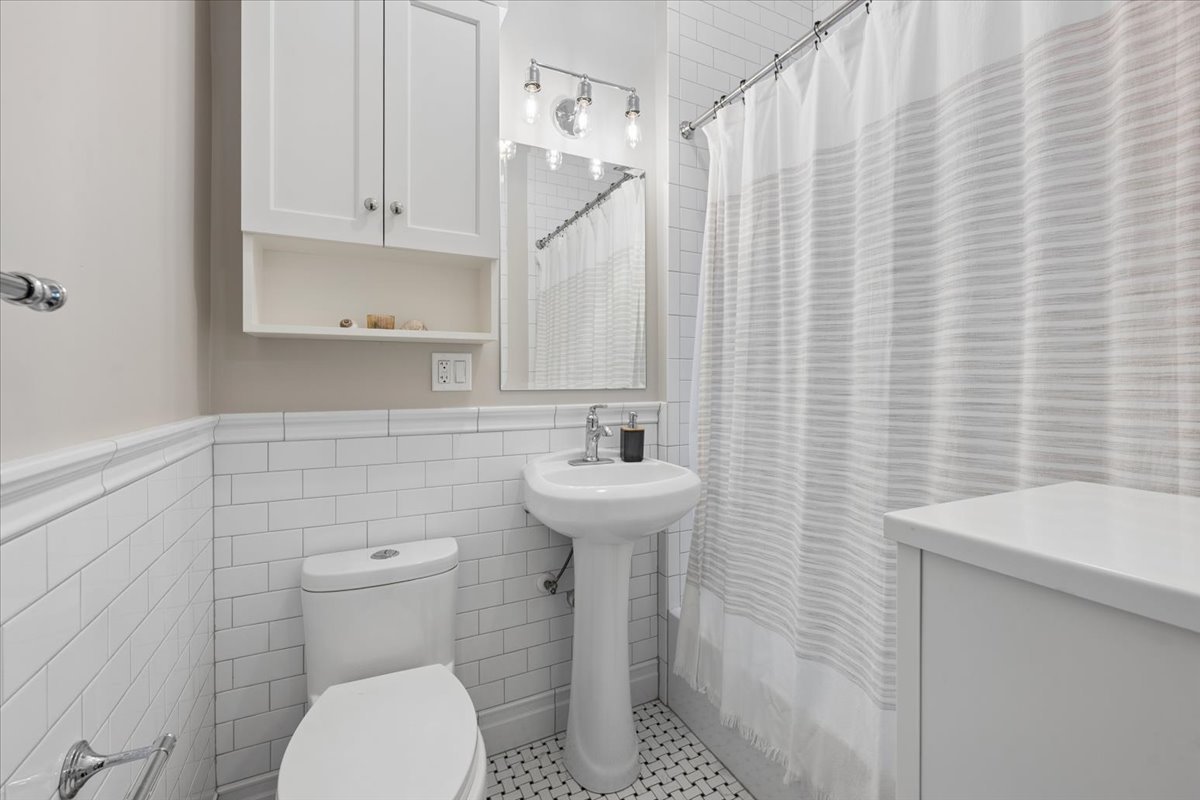 5522 S Everett Avenue Unit: 1