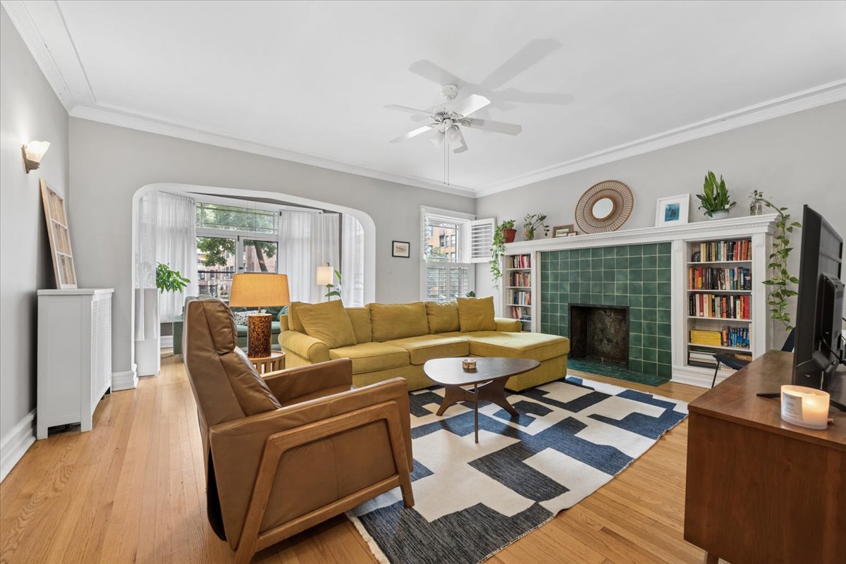 5522 S Everett Avenue Unit: 1