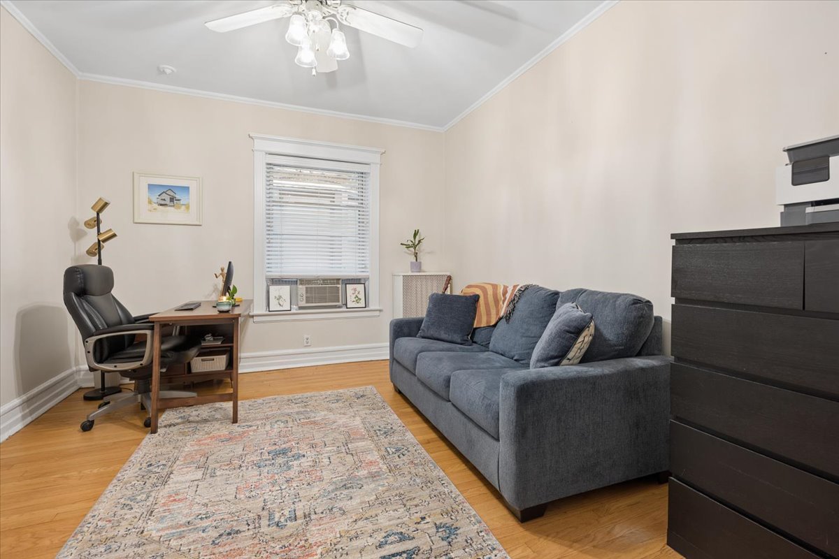 5522 S Everett Avenue Unit: 1