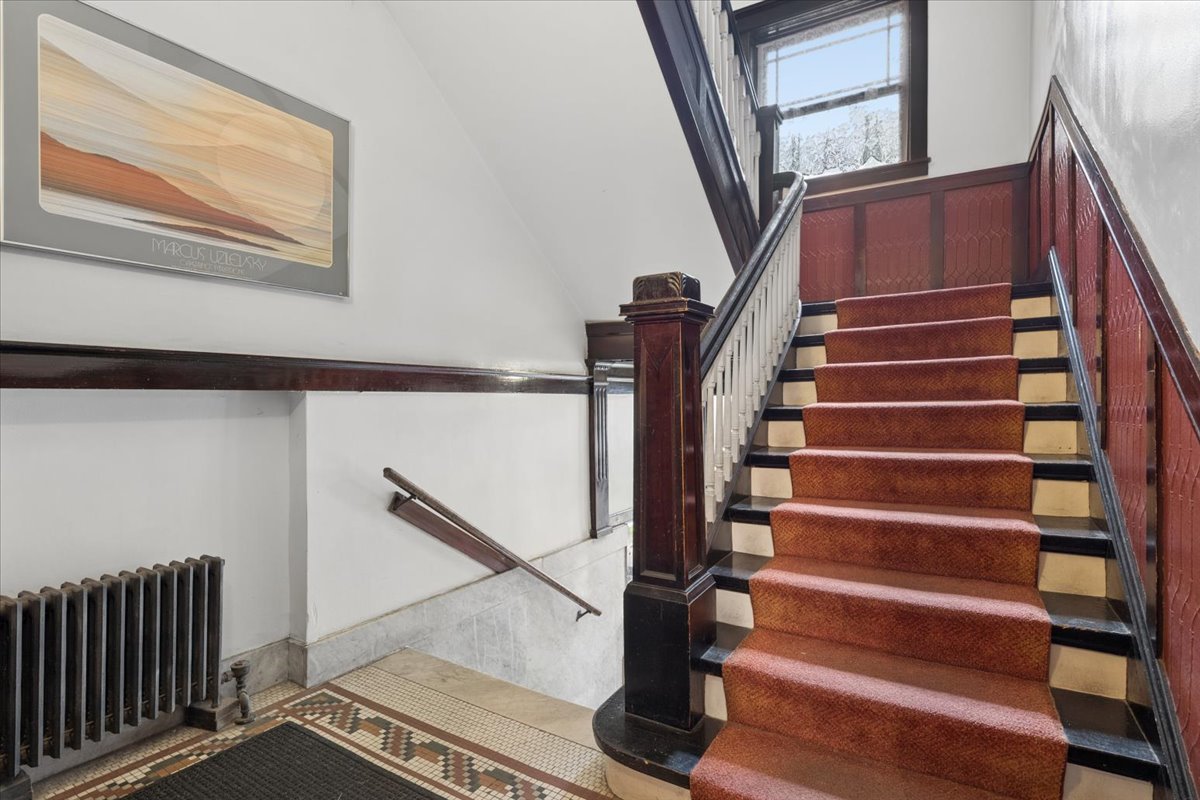 5522 S Everett Avenue Unit: 1
