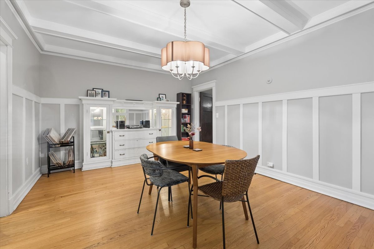 5522 S Everett Avenue Unit: 1