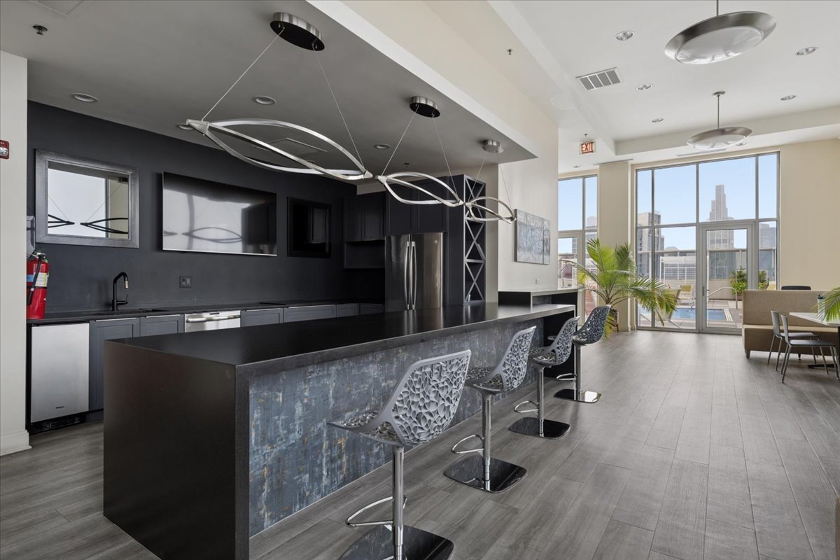 1841 S Calumet Avenue Unit: 609