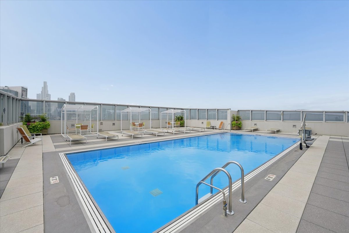 1841 S Calumet Avenue Unit: 609