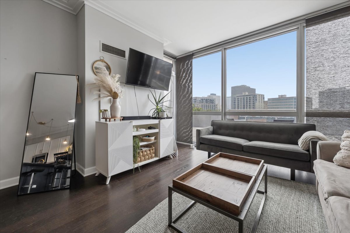 1841 S Calumet Avenue Unit: 609