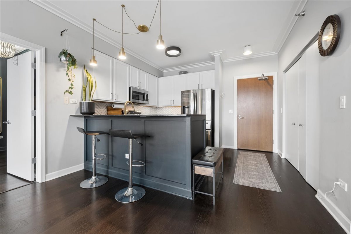 1841 S Calumet Avenue Unit: 609
