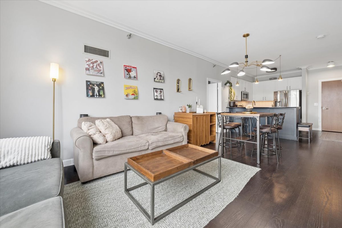 1841 S Calumet Avenue Unit: 609