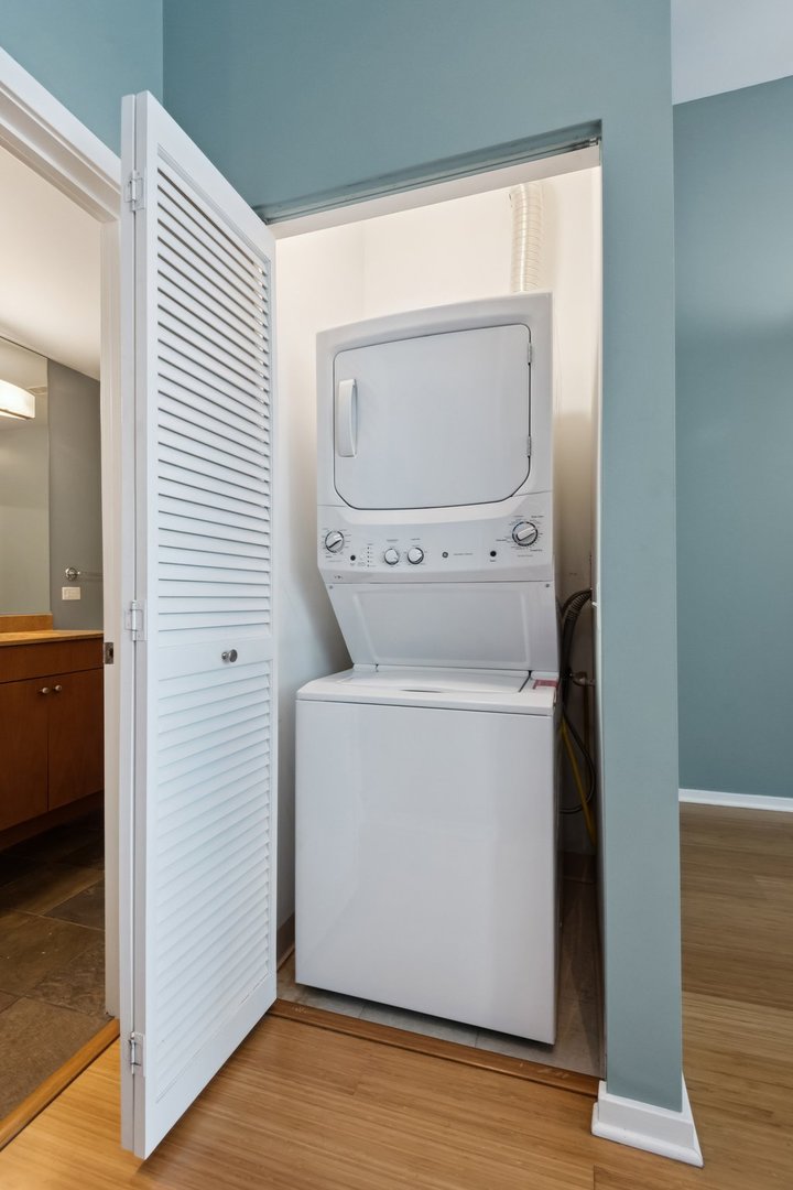 125 S GREEN Street Unit: 1205A