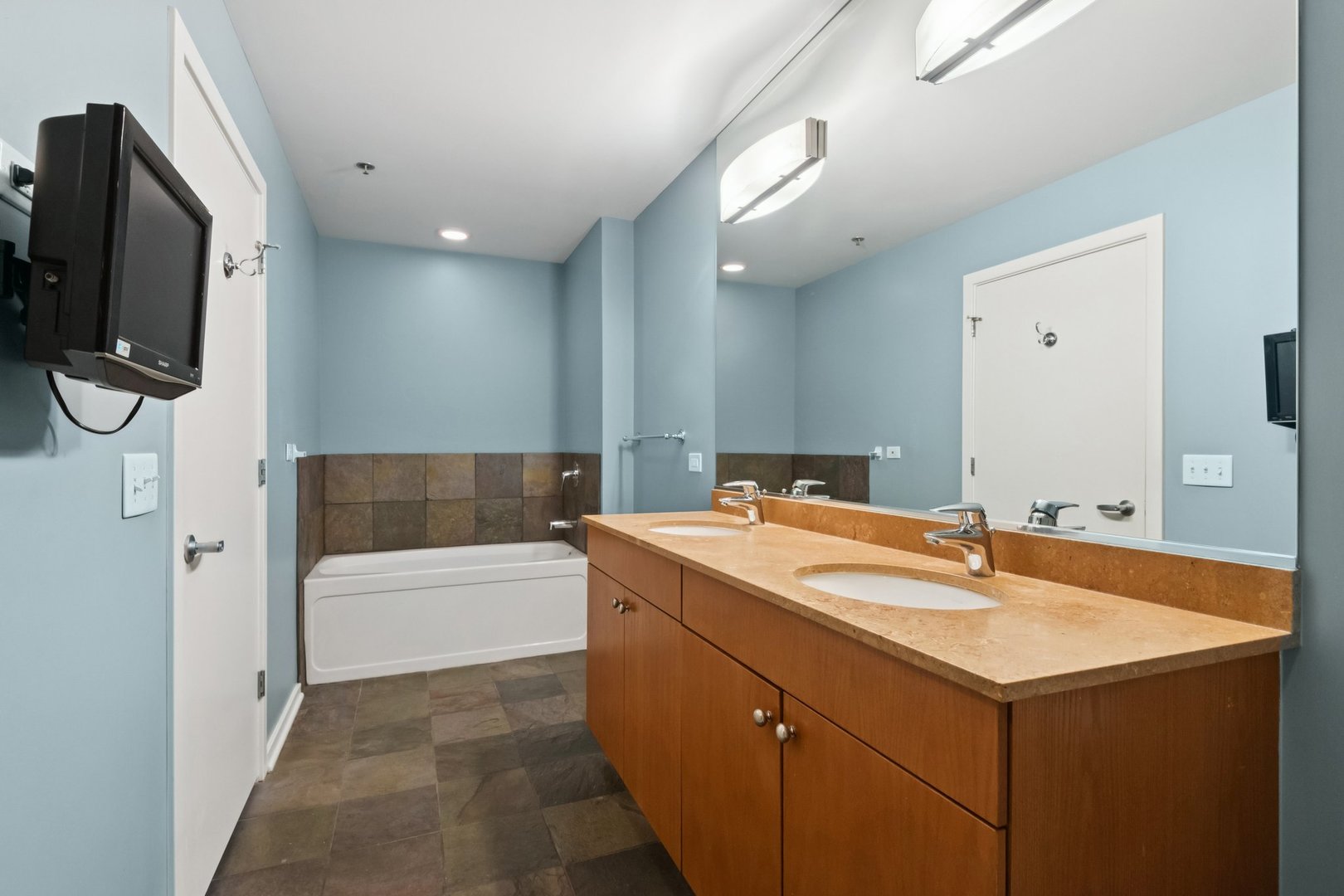 125 S GREEN Street Unit: 1205A