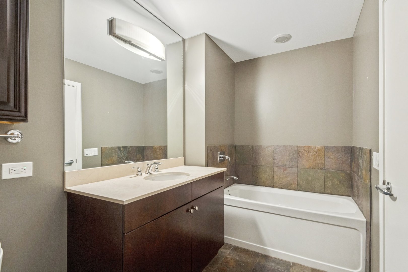 125 S Green Street Unit: 709A