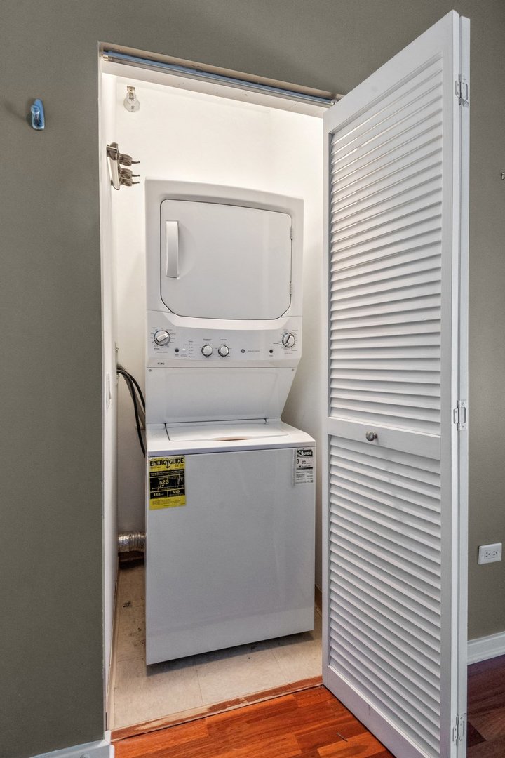 125 S Green Street Unit: 709A