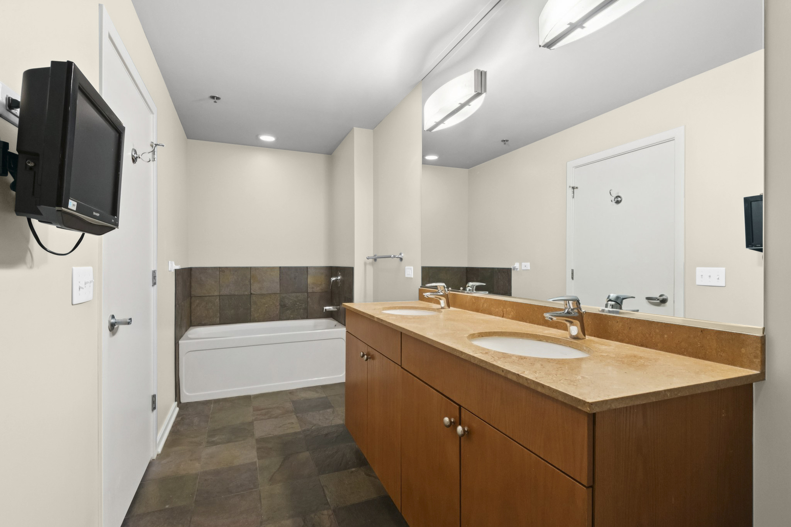 125 S GREEN Street Unit: 1205A
