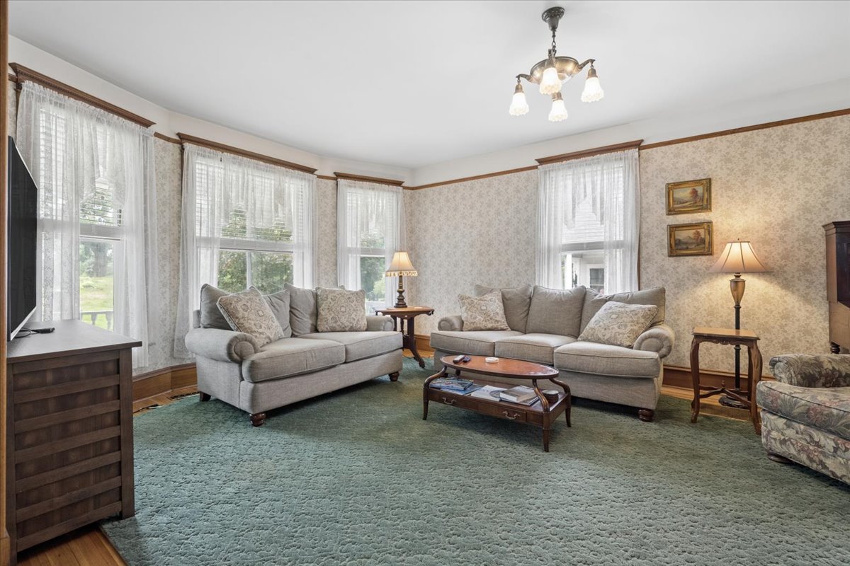 10216 Main Street