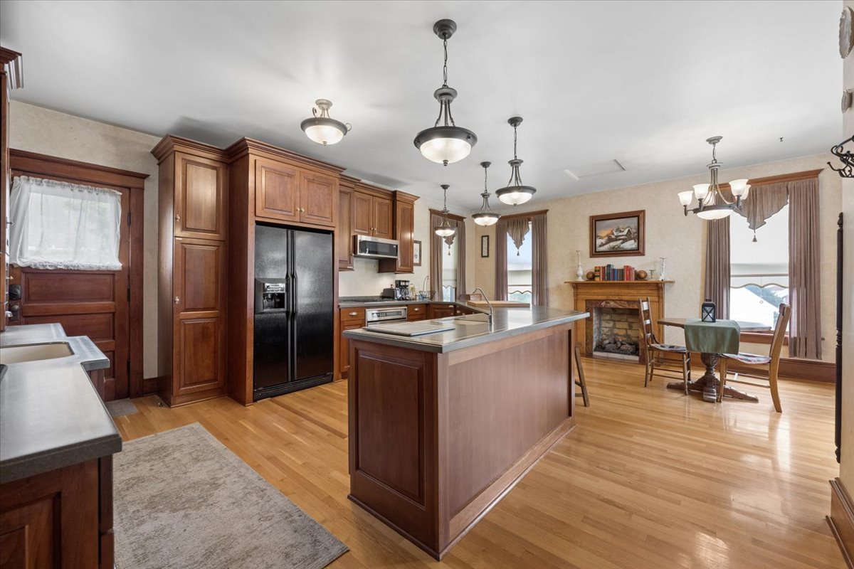 10216 Main Street