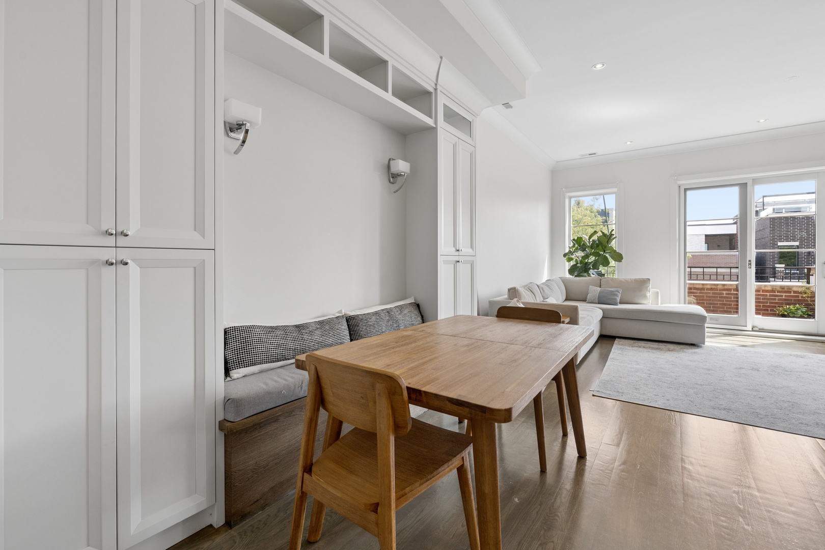 1320 W Wrightwood Avenue Unit: 3