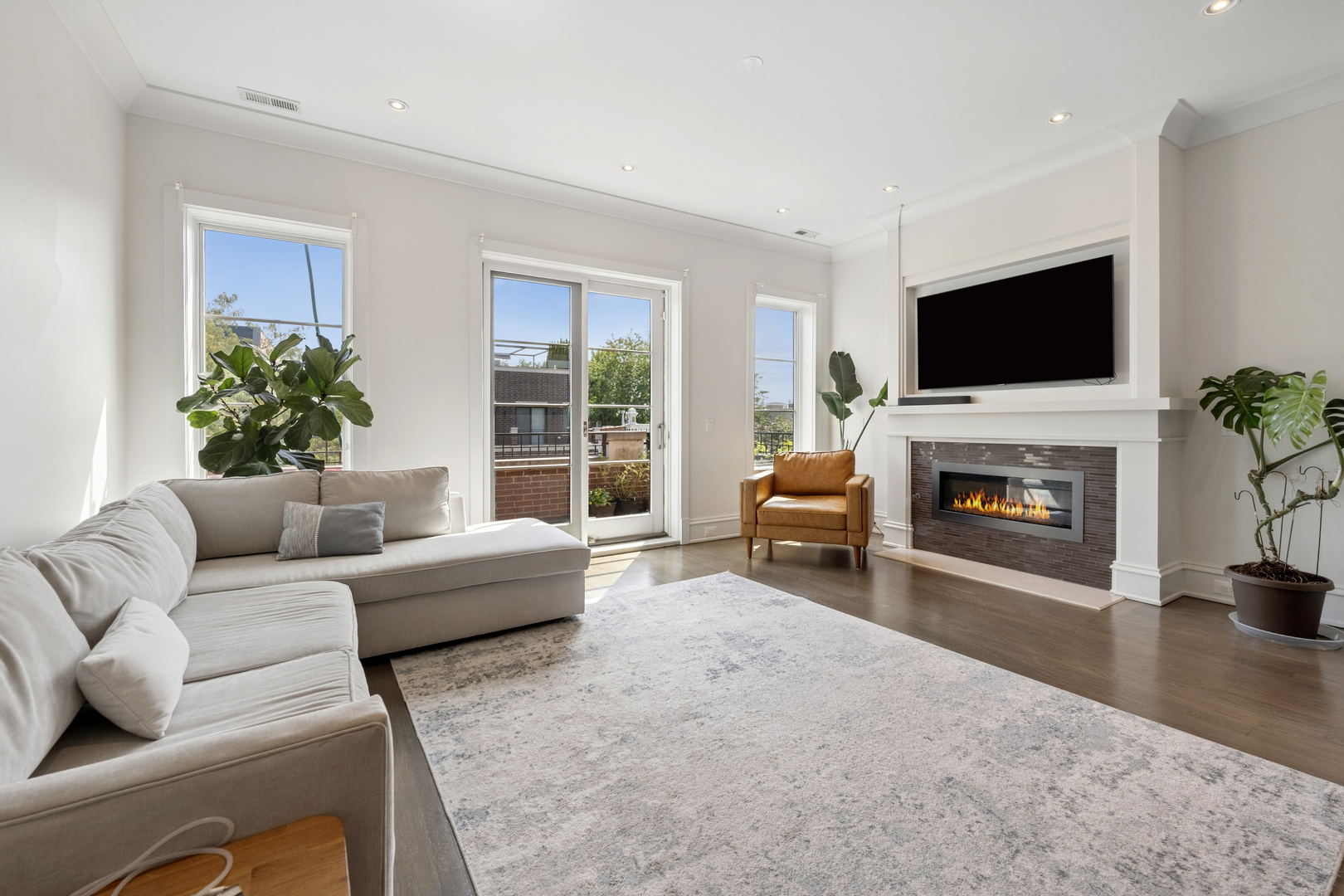 1320 W Wrightwood Avenue Unit: 3