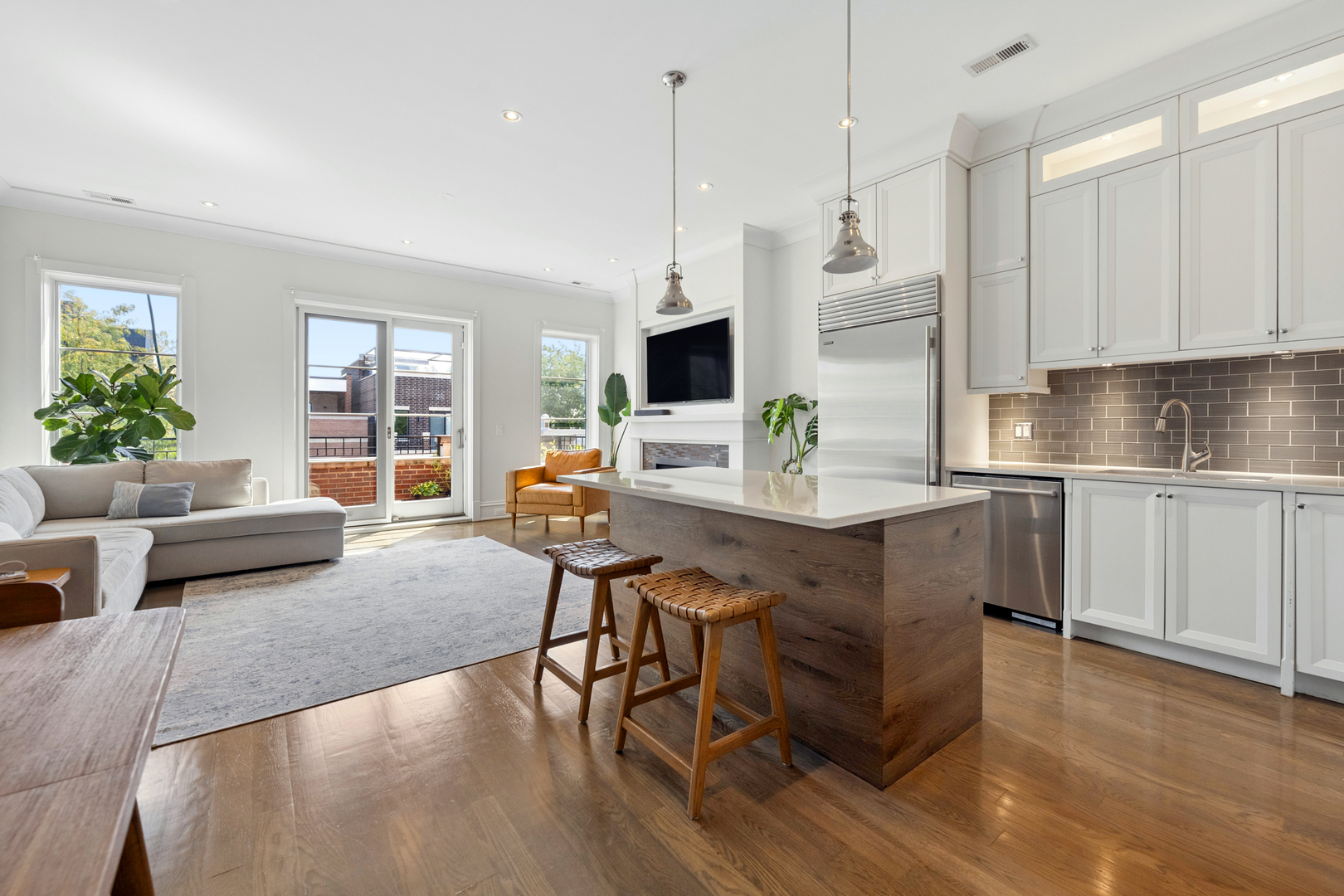 1320 W Wrightwood Avenue Unit: 3