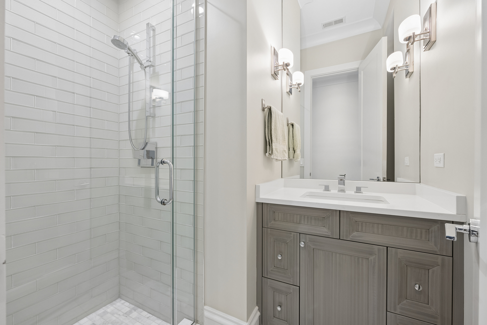 1320 W Wrightwood Avenue Unit: 3
