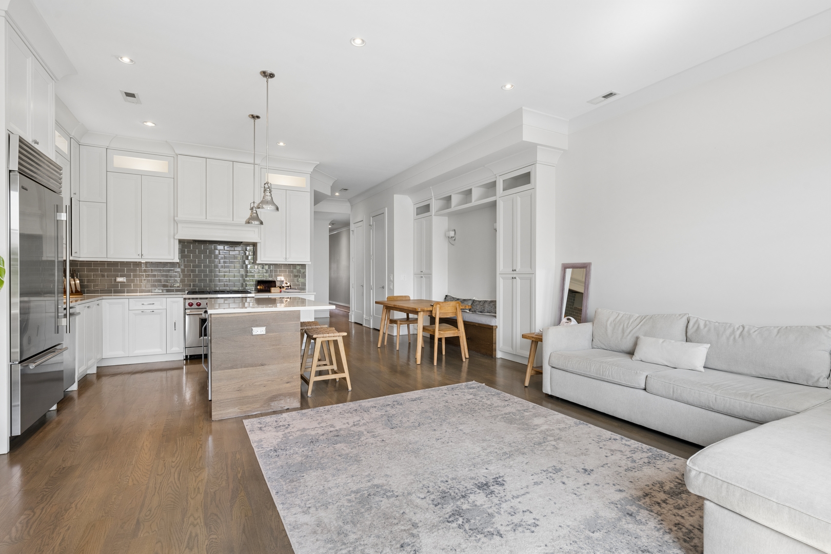 1320 W Wrightwood Avenue Unit: 3
