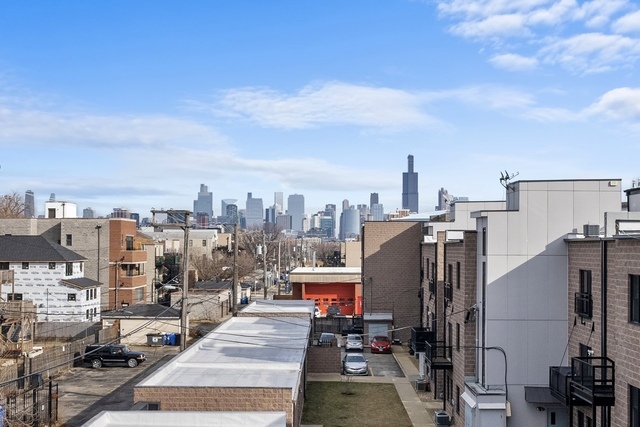 5 N Oakley Boulevard Unit: 304