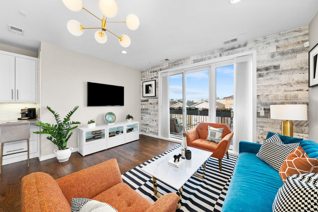 5 N Oakley Boulevard Unit: 304