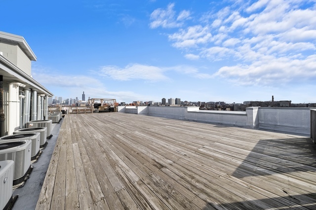 5 N Oakley Boulevard Unit: 304