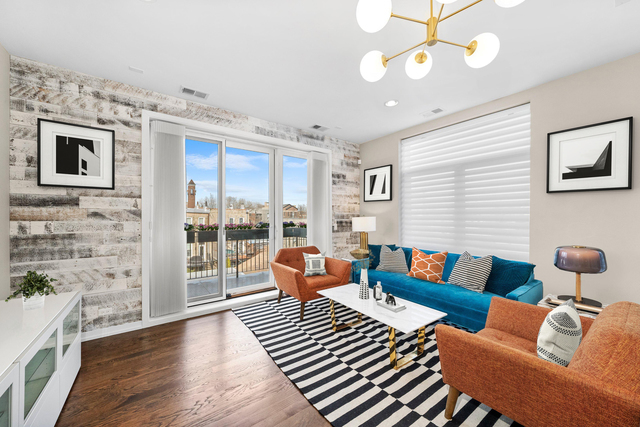 5 N Oakley Boulevard Unit: 304