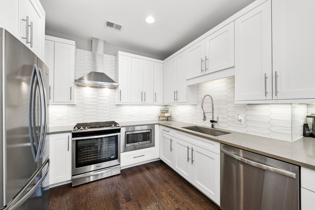 5 N Oakley Boulevard Unit: 304