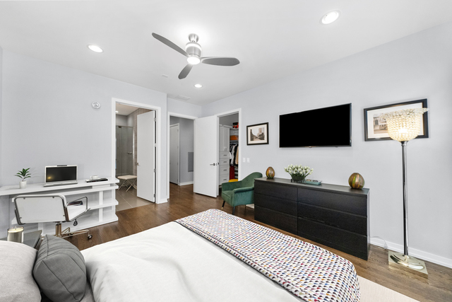 5 N Oakley Boulevard Unit: 304