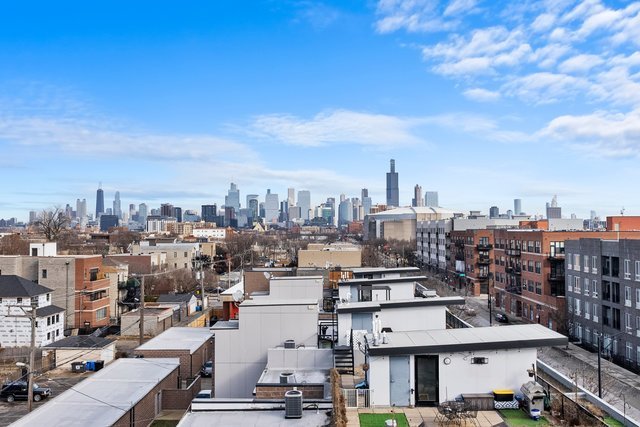 5 N Oakley Boulevard Unit: 304