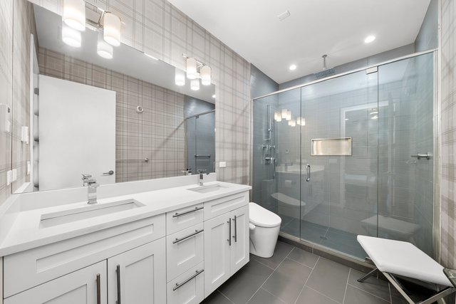 5 N Oakley Boulevard Unit: 304