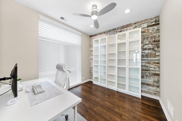 5 N Oakley Boulevard Unit: 304