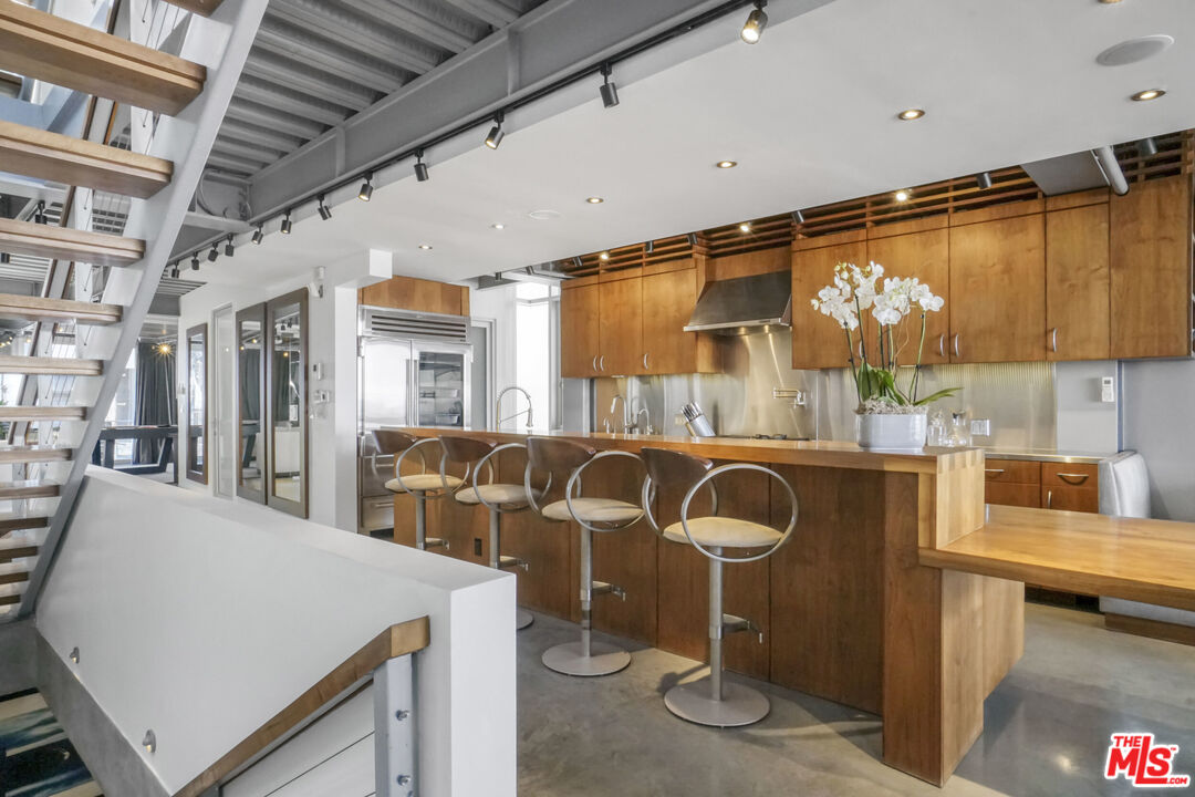2911 Ocean Front Walk