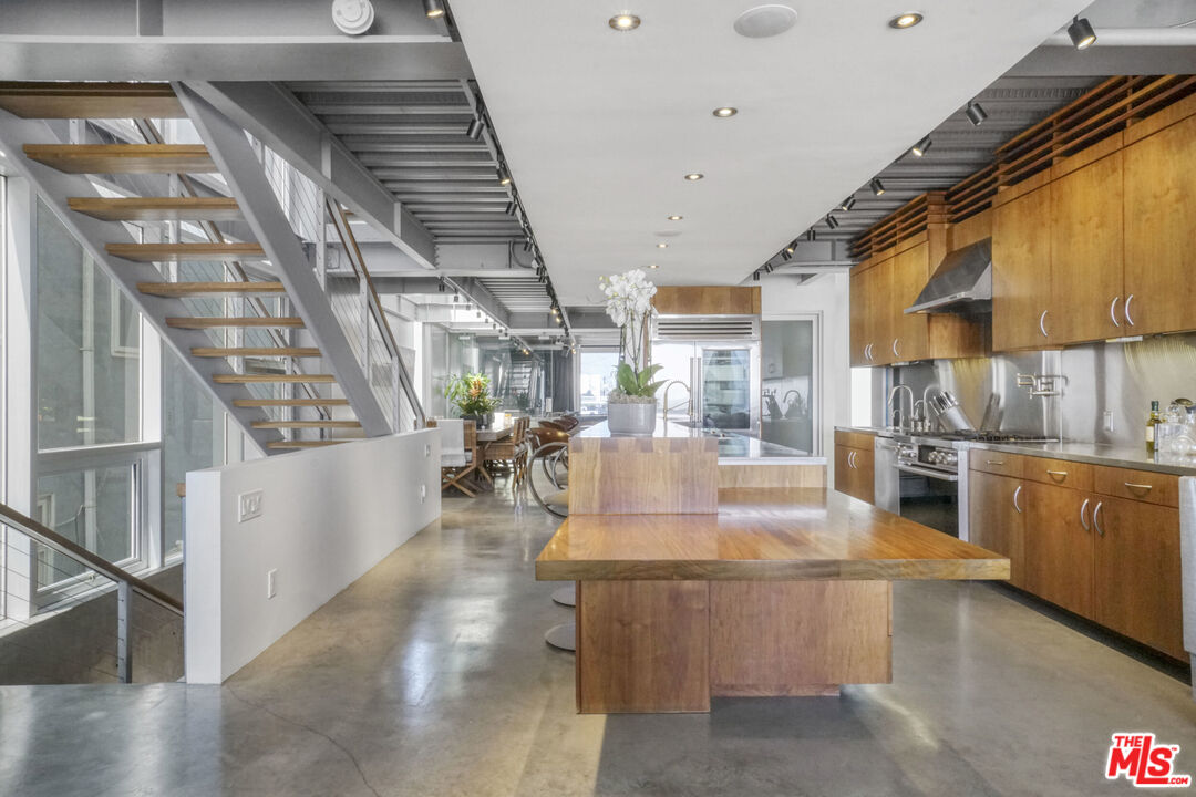 2911 Ocean Front Walk